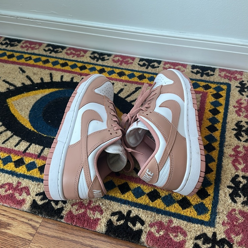 Nike Low Dunks - Picture 5 of 7